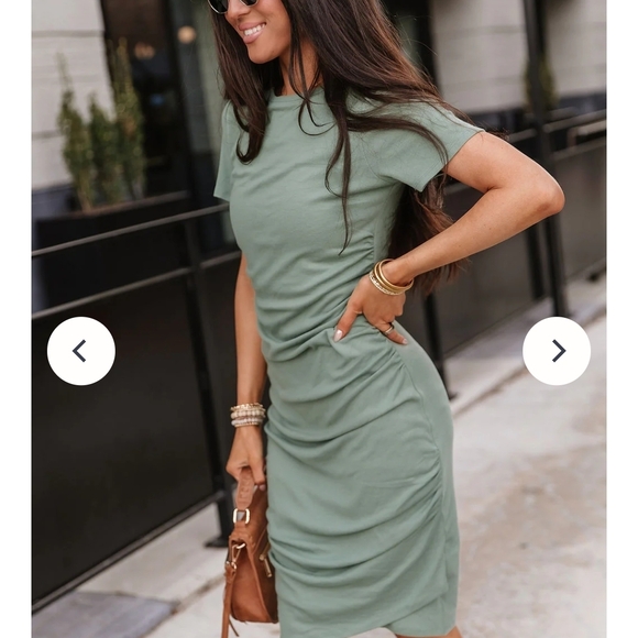 AMPERSAND AVE Dresses & Skirts - Ampersand Avenue Green Ruched Better Than Basic Dress - Medium - BUMP FRIENDLY